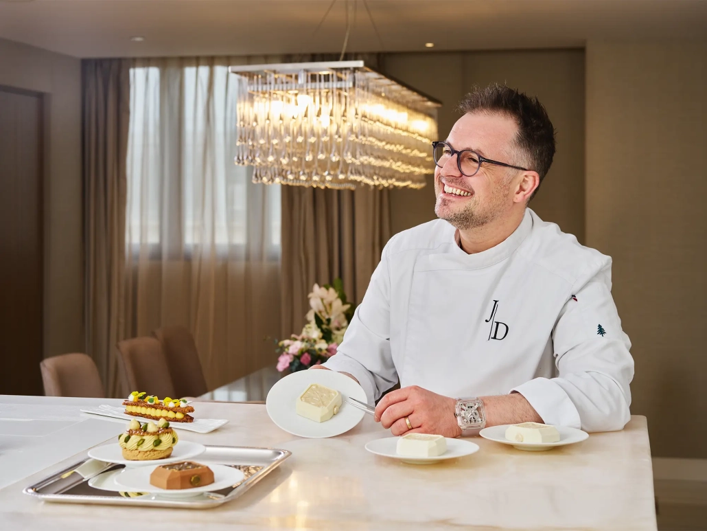 ell & Ross družila z Mandarin Oriental Paris in njihovim slaščičarjem Julienom Dugourdom