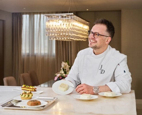 ell & Ross družila z Mandarin Oriental Paris in njihovim slaščičarjem Julienom Dugourdom