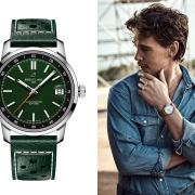 Austin Butler s svojo uro Breitling Top Time B31, novim triročnim modelom iz Breitlingove kolekcije, ki združuje slog in preciznost. / Austin Butler wearing his Breitling Top Time B31, the new three-hand model from Breitling’s collection combining style and precision.
