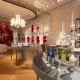 Luksuzna notranjost salona Ducasse Baccarat v Parizu z umetniškimi kristalnimi kozarci, lestencem in elegantno osvetlitvijo. (David Magazine for Men with Style) / The luxurious interior of the Ducasse Baccarat salon in Paris featuring artistic crystal glasses, chandelier, and elegant lighting. (David Magazine for Men with Style)