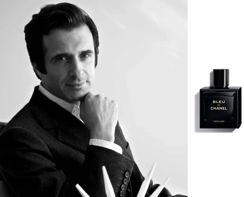 Parfumer Olivier Polge in steklenička prestižne dišave Bleu de Chanel L’Exclusif – umetnost moškega vonja v interpretaciji hiše Chanel, predstavljeno v reviji David za moške s stilom. Perfumer Olivier Polge and the Bleu de Chanel L’Exclusif bottle – the art of masculine scent as envisioned by the house of Chanel, featured in David magazine for stylish men.