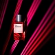Steklenička parfuma Cuir InfraRouge Maison Crivelli z rožnatimi laserskimi žarki v ozadju