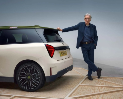 Paul Smith ob posebni izdaji avtomobila MINI – edinstveno sodelovanje britanske mode in avtomobilizma.
