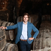 Noé Tesseron v zgodovinski kleti družine Tesseron v Cognacu