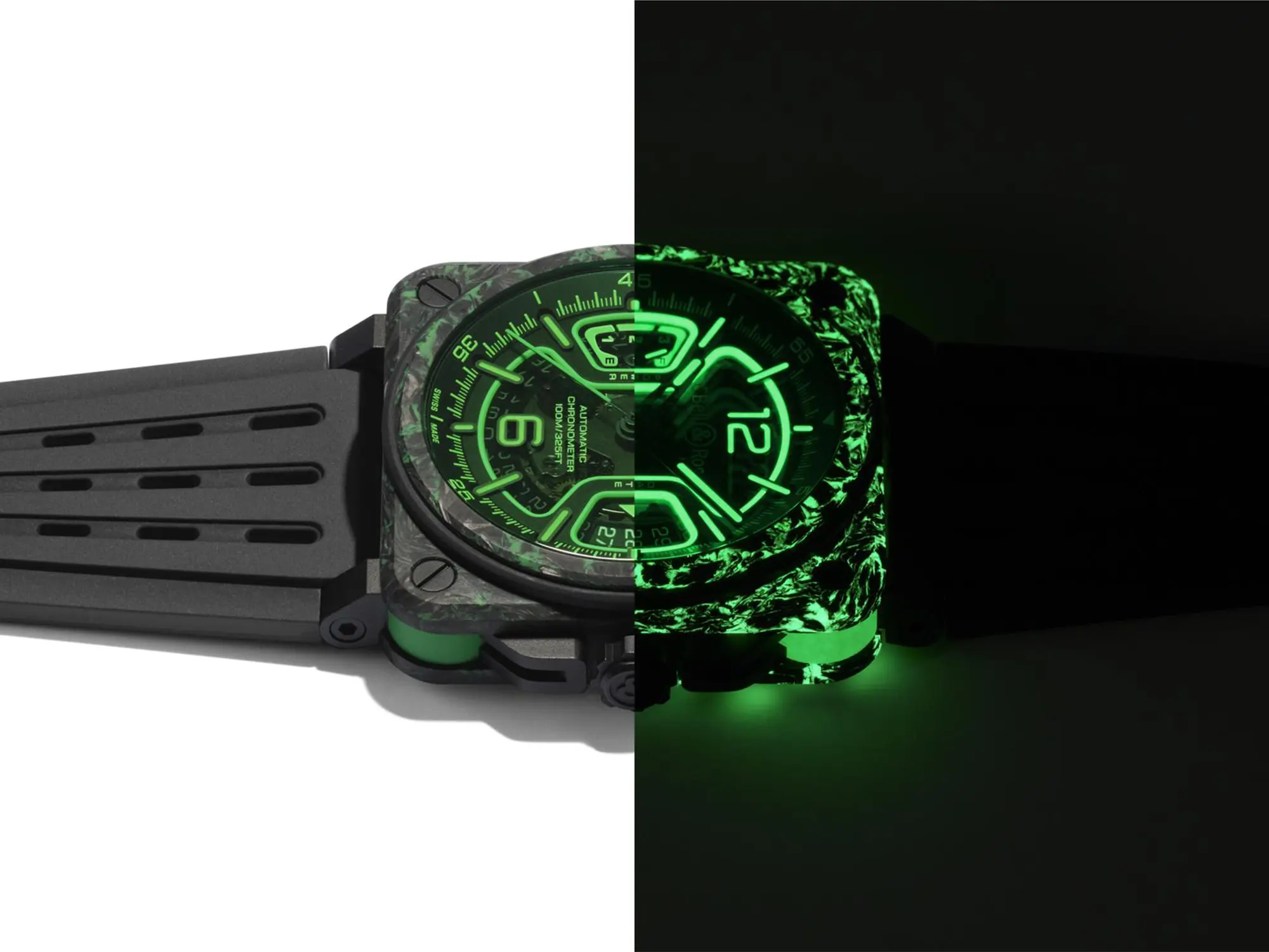 Ura Bell & Ross BR-X3 Night Vision z osvetljenim številčnico in ohišjem v temi.