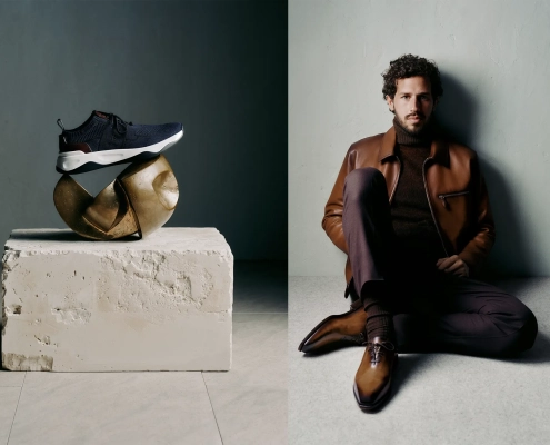 Kolaž superg Berluti Stellar, postavljenih na umetniško skulpturo, ter moškega modela v rjavi usnjeni jakni in elegantnih čevljih, sedečega ob steni.