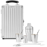 Omejena izdaja srebrnega koktajl etuija RIMOWA x Robbe & Berking z ročno izdelanimi srebrnimi pripomočki v aluminijastem etuiju