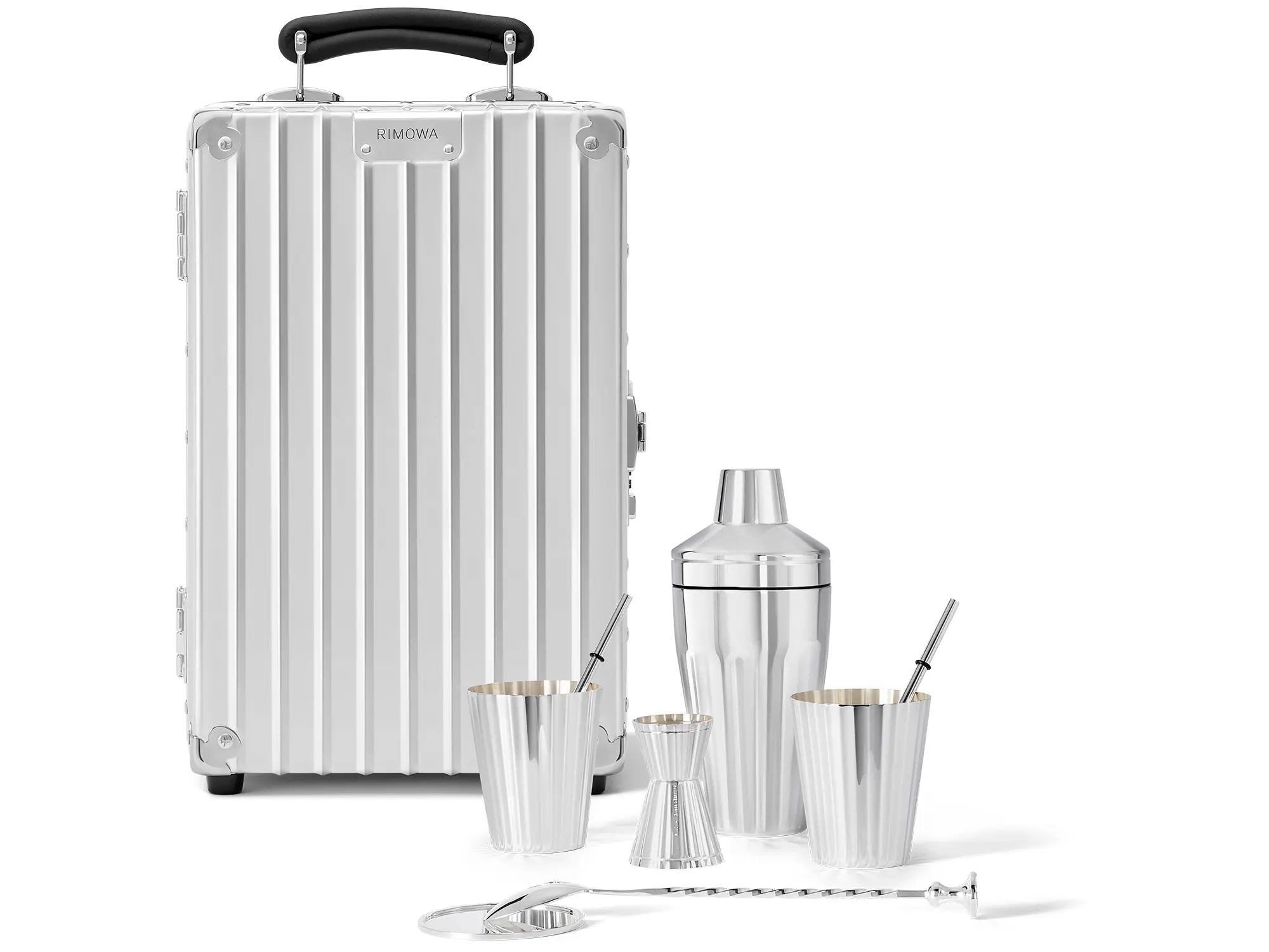 Omejena izdaja srebrnega koktajl etuija RIMOWA x Robbe & Berking z ročno izdelanimi srebrnimi pripomočki v aluminijastem etuiju