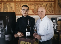 Predstavitev vrhunskega penečega vina Assemblage na ekskluzivnem dogodku v restavraciji Strelec.