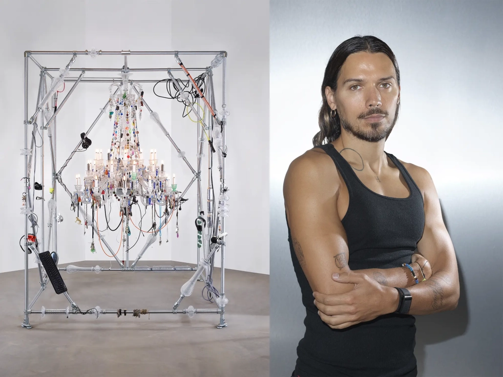 Preoblikovan kristalni lestenec Zénith Baccarat kot umetniška instalacija sodobnega oblikovanja.