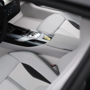 Notranjost Ferrari 12Cilindri Tailor Made z unikatno personalizacijo in luksuznimi materiali.