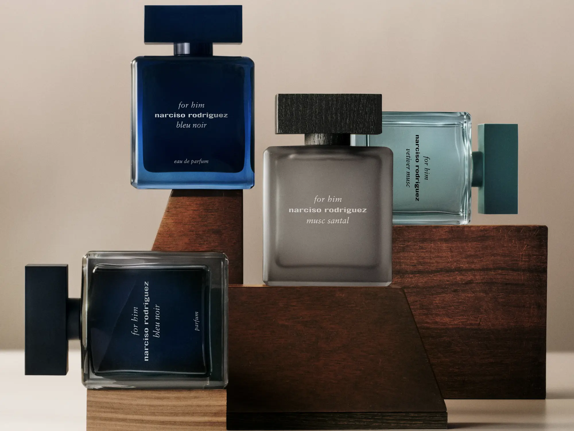 Narciso Rodriguez for him Musc Santal Eau de Parfum Intense v elegantnem stekleničenju.