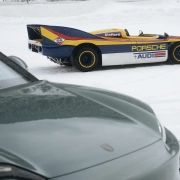 Porsche 917/30 in Cayenne Turbo Electric na dogodku F.A.T. Ice Race v Zell am See na snegu.
