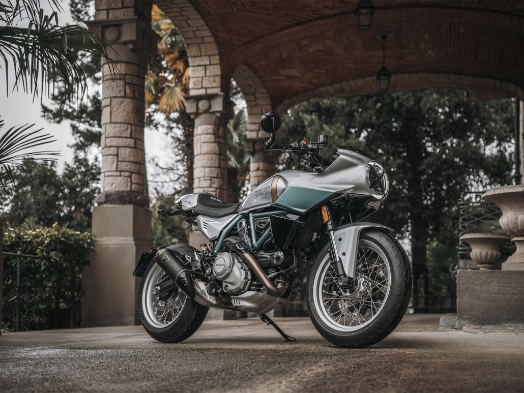 Ducati Formula 73 motocikel z retro dizajnom in sodobnimi detajli.