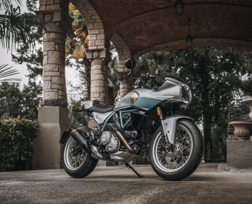 Ducati Formula 73 motocikel z retro dizajnom in sodobnimi detajli.