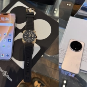 HONOR Magic8 Pro pametni telefon ob luksuzni uri Bell & Ross na mizi.