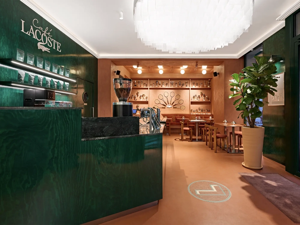 Café Lacoste Pariz na aveniji Franklin D. Roosevelt