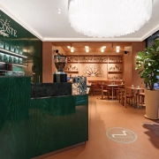 Café Lacoste Pariz na aveniji Franklin D. Roosevelt