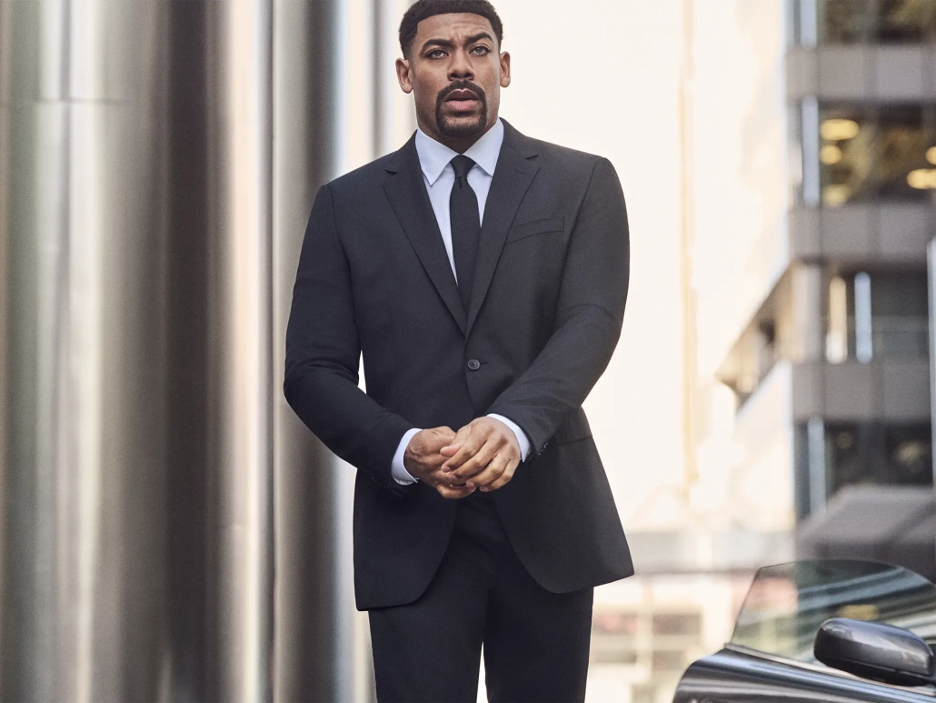 Aaron Pierre v kampanji BOSS za moško modo jesen/zima 2026 v Londonu.