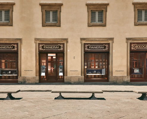 Zgodovinski butik Panerai na Piazza San Giovanni v Firencah z osvetljenim napisom Orologeria