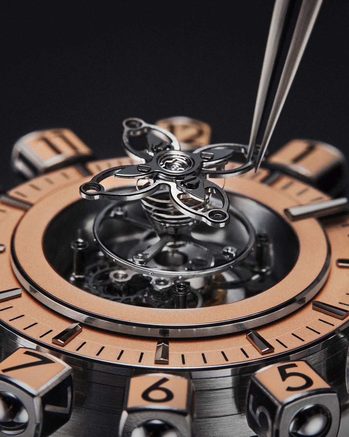 Montaža letečega tourbillona na lososovi številčnici Louis Vuitton Tambour Spin Time